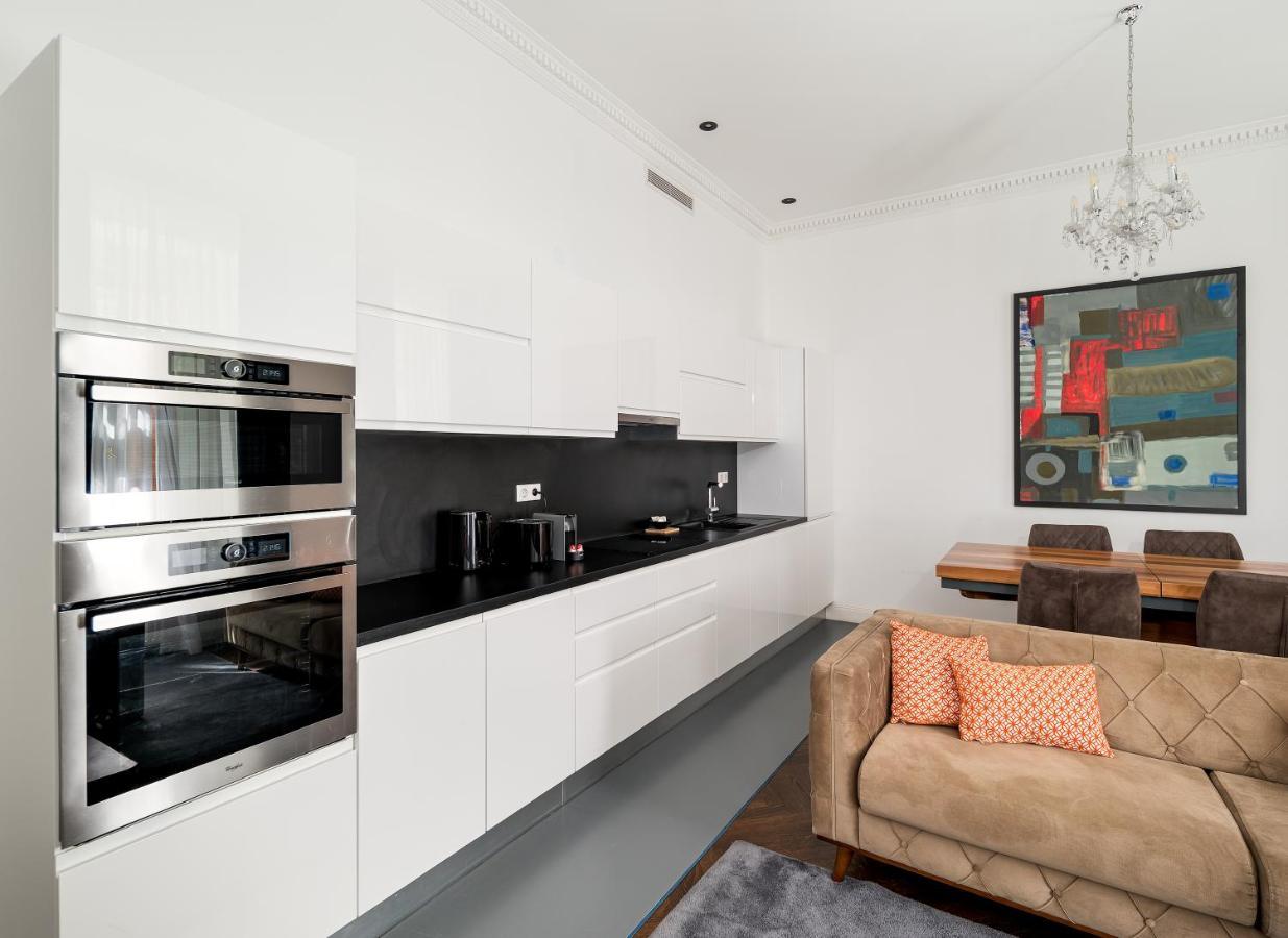 Zoya Luxury Residence Βουδαπέστη Εξωτερικό φωτογραφία A kitchen in a private home