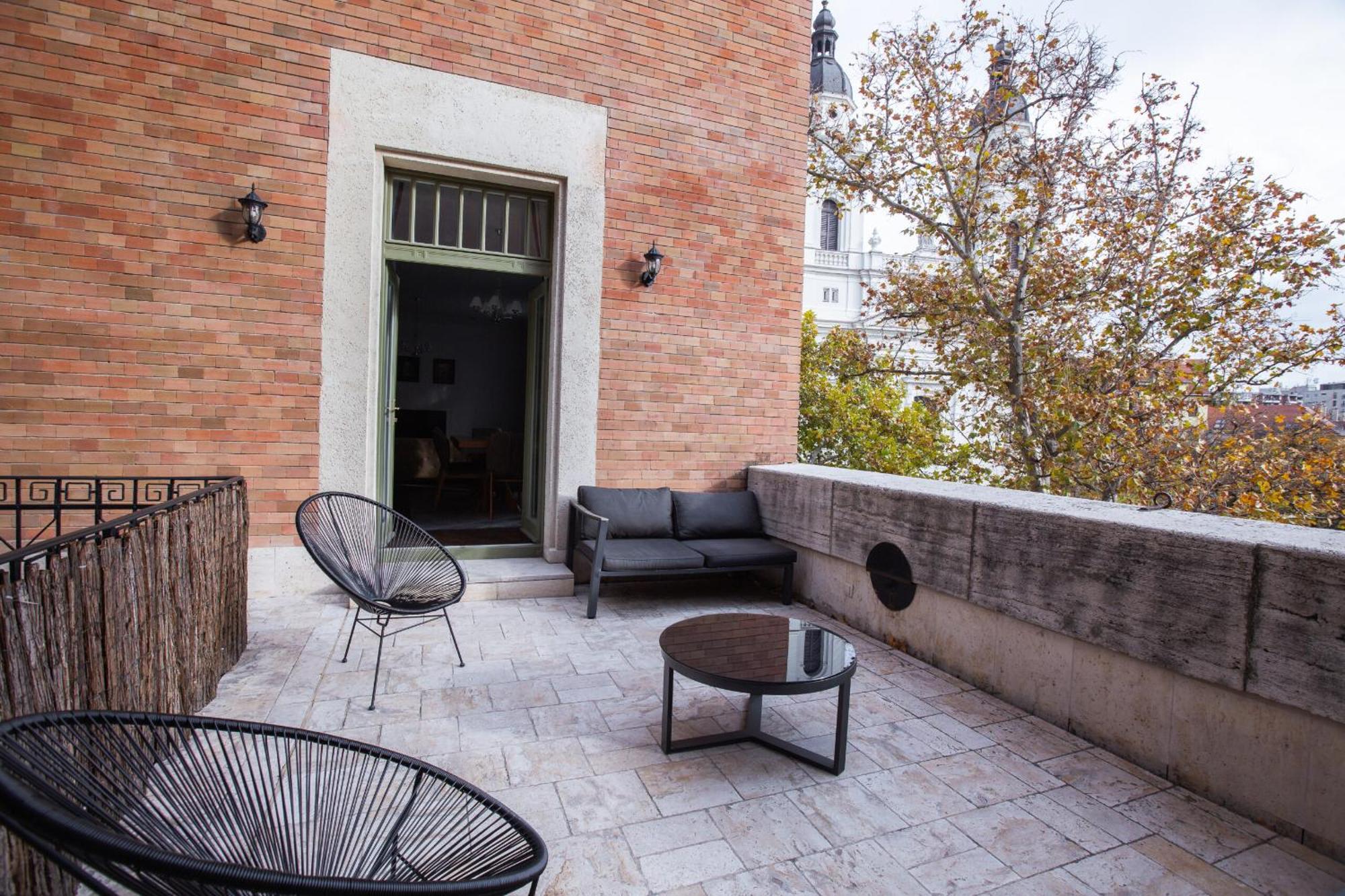 Zoya Luxury Residence Βουδαπέστη Εξωτερικό φωτογραφία The terrace of the hotel
