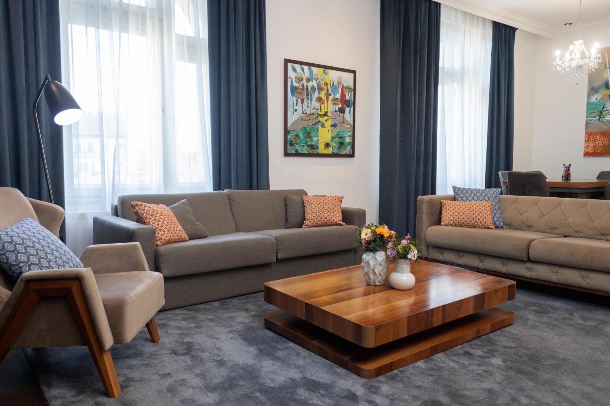 Zoya Luxury Residence Βουδαπέστη Εξωτερικό φωτογραφία The living room of the presidential suite
