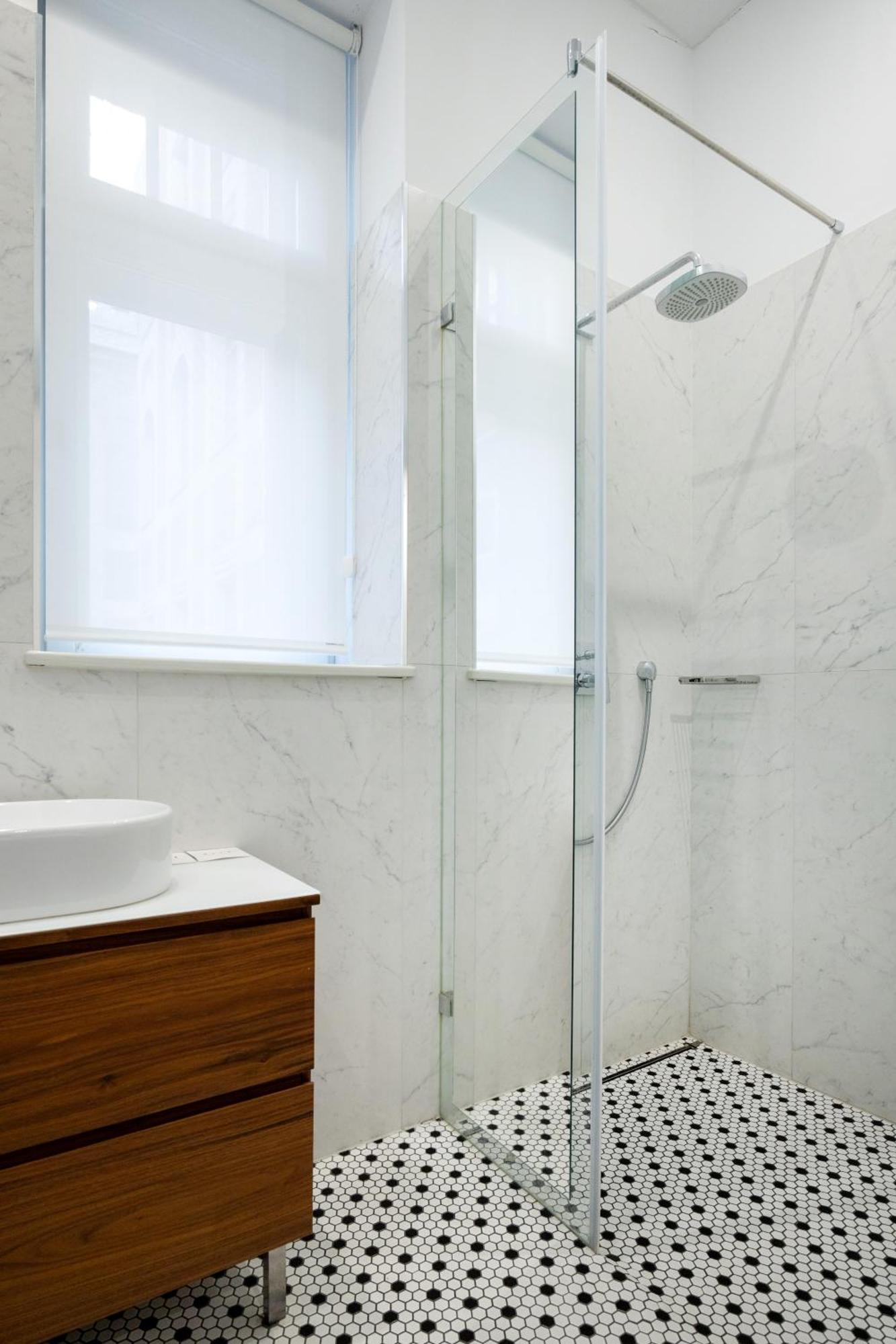 Zoya Luxury Residence Βουδαπέστη Εξωτερικό φωτογραφία A shower door