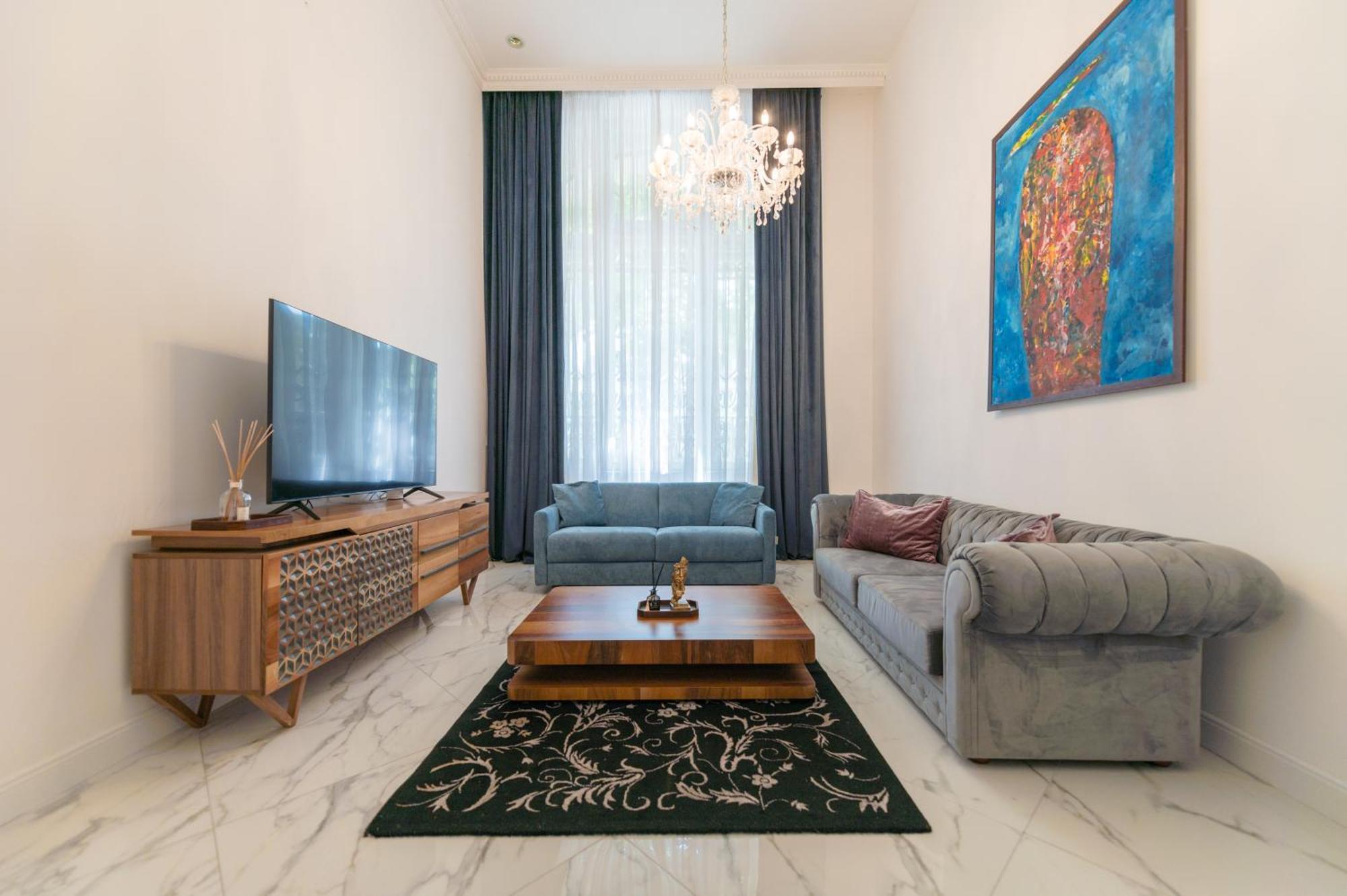 Zoya Luxury Residence Βουδαπέστη Εξωτερικό φωτογραφία A living room with a carpet