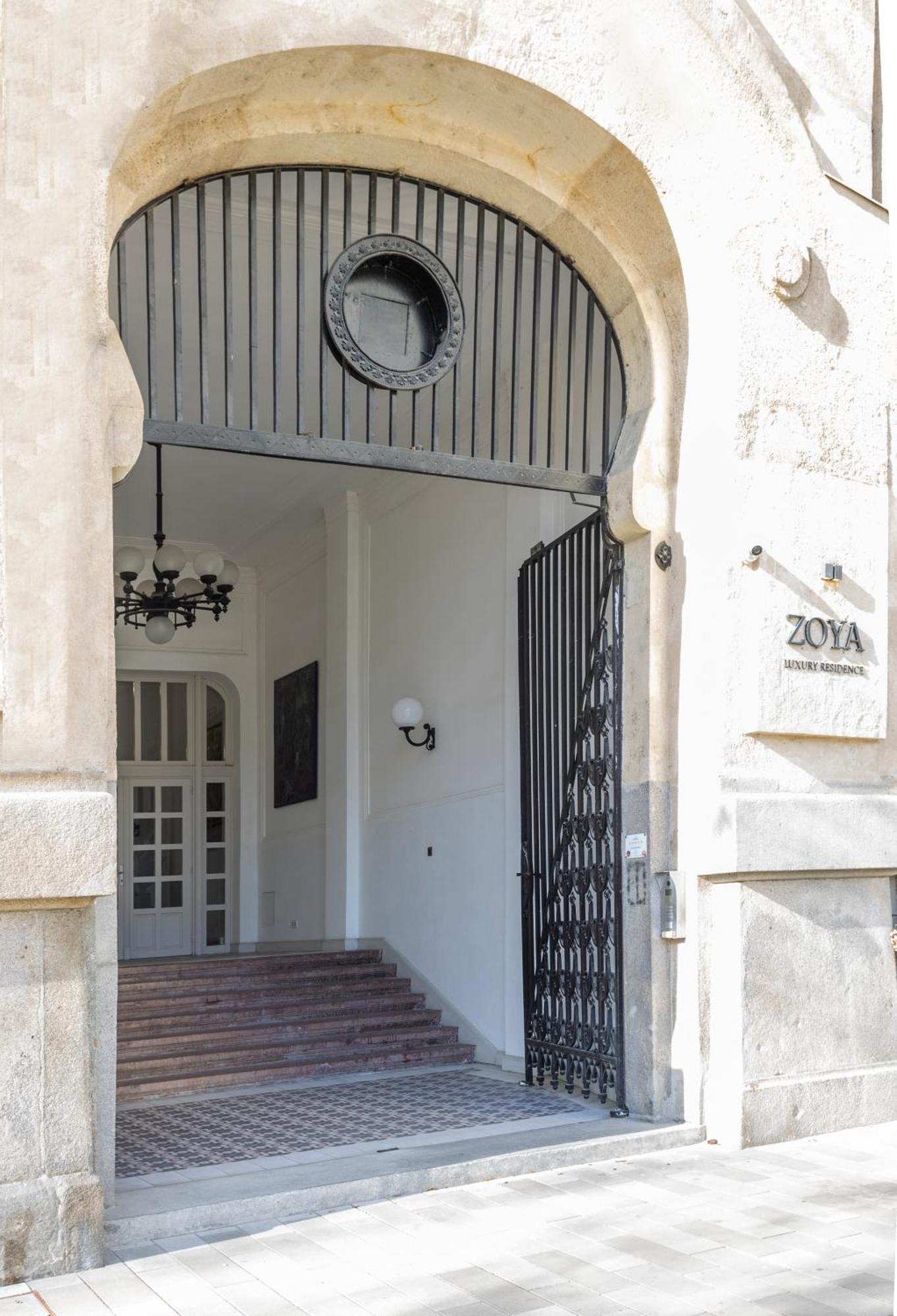 Zoya Luxury Residence Βουδαπέστη Εξωτερικό φωτογραφία Entrance to the Zoya Museum